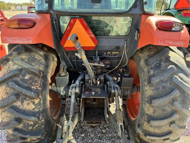 Image of Kubota M7060 equipment image 4