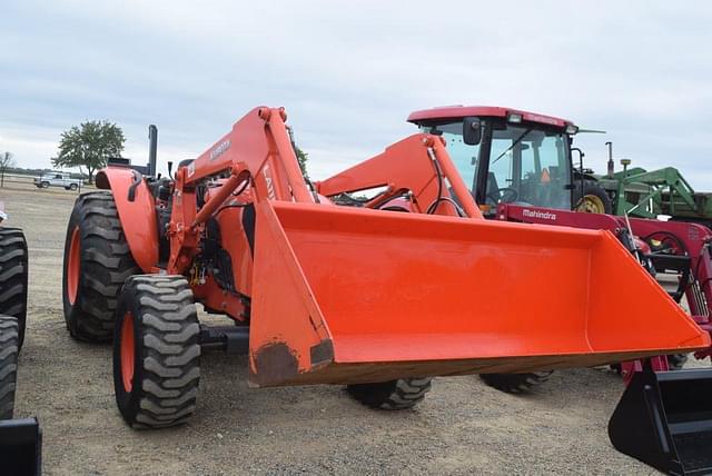 Image of Kubota M7060 equipment image 3