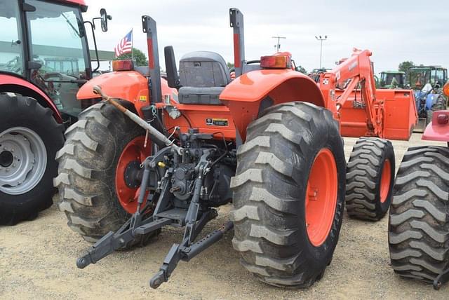 Image of Kubota M7060 equipment image 2