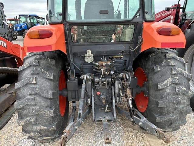 Image of Kubota M7060 equipment image 4