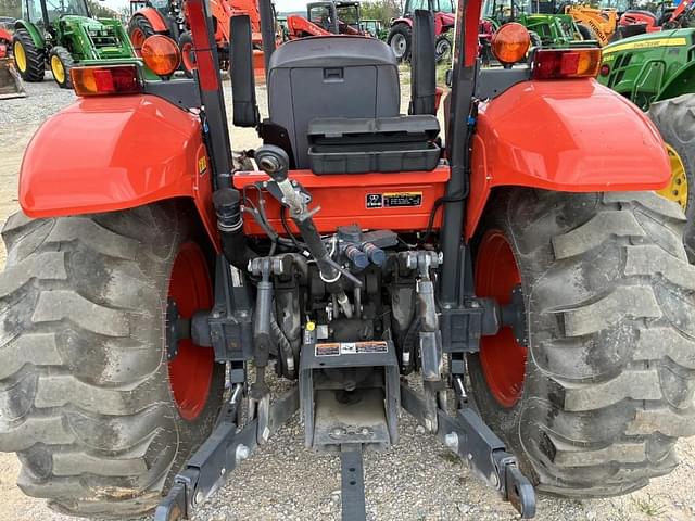 Image of Kubota M7060 equipment image 4