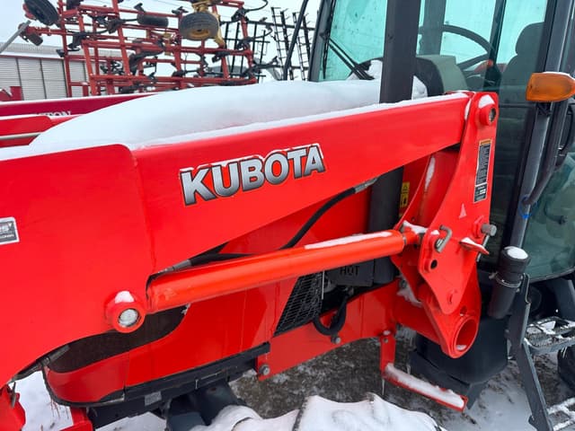Image of Kubota M7060 equipment image 3
