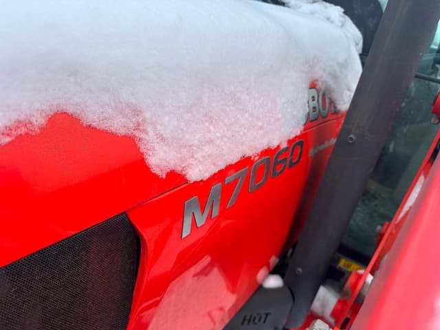 Image of Kubota M7060 equipment image 4