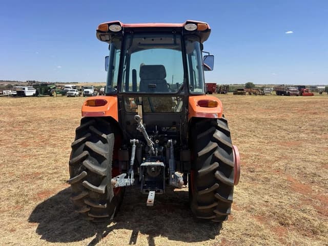 Image of Kubota M7060 equipment image 3