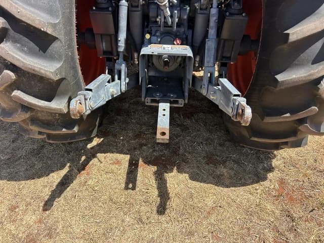Image of Kubota M7060 equipment image 4