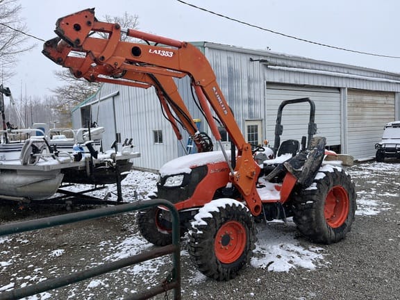 Kubota M7060 Equipment Image0