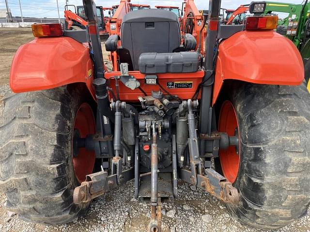 Image of Kubota M7060 equipment image 4