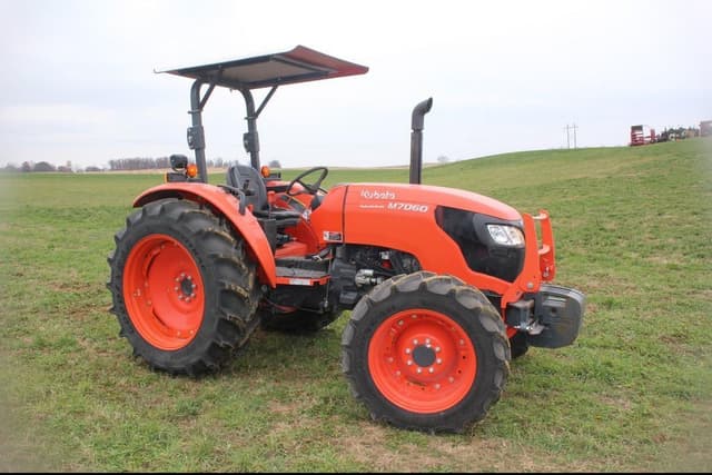 Image of Kubota M7060 equipment image 2