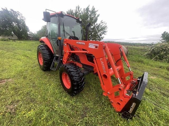 Image of Kubota M7060 equipment image 4