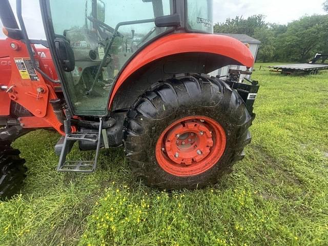 Image of Kubota M7060 equipment image 1