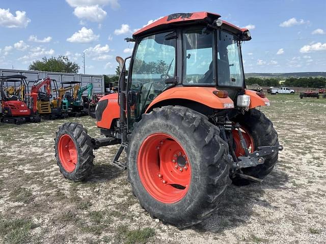 Image of Kubota M7060 equipment image 2