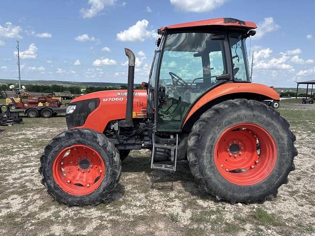 Image of Kubota M7060 equipment image 1