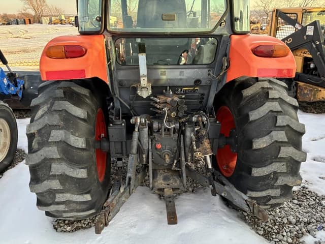 Image of Kubota M7060 equipment image 4