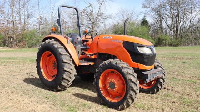 Image of Kubota M7060 equipment image 3