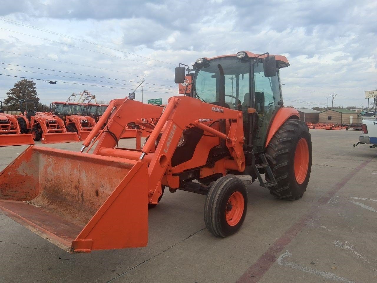 2014 Kubota M7060 Equipment Image0