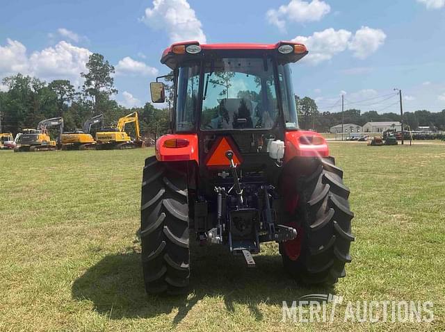 Image of Kubota M7060 equipment image 3