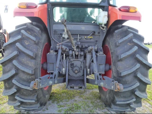 Image of Kubota M7060D equipment image 4