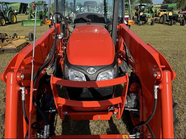 Image of Kubota M7060 equipment image 4