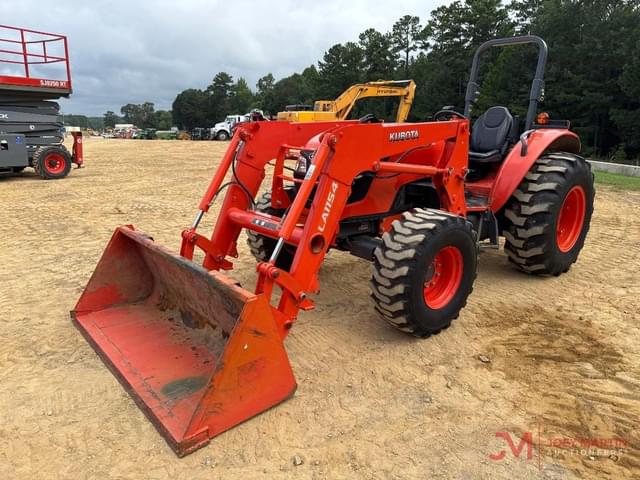 Image of Kubota M7060 equipment image 3