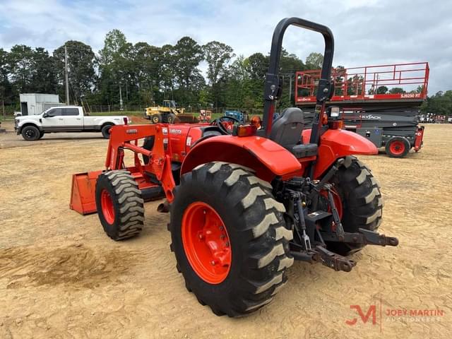 Image of Kubota M7060 equipment image 2