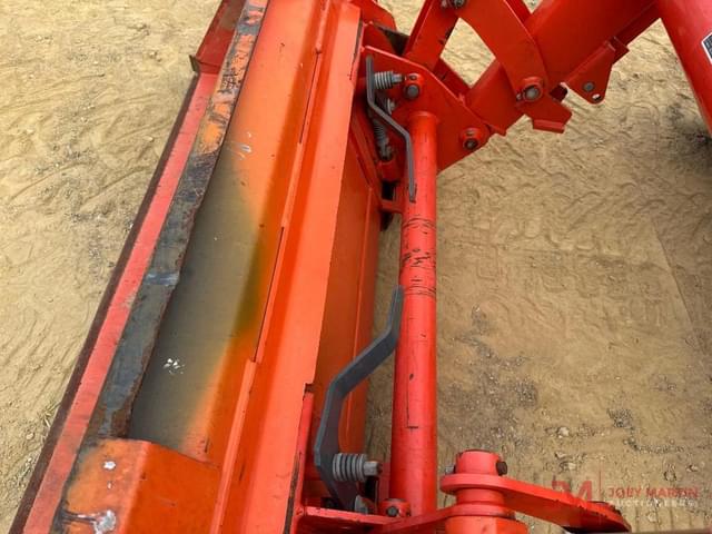 Image of Kubota M7060 equipment image 4