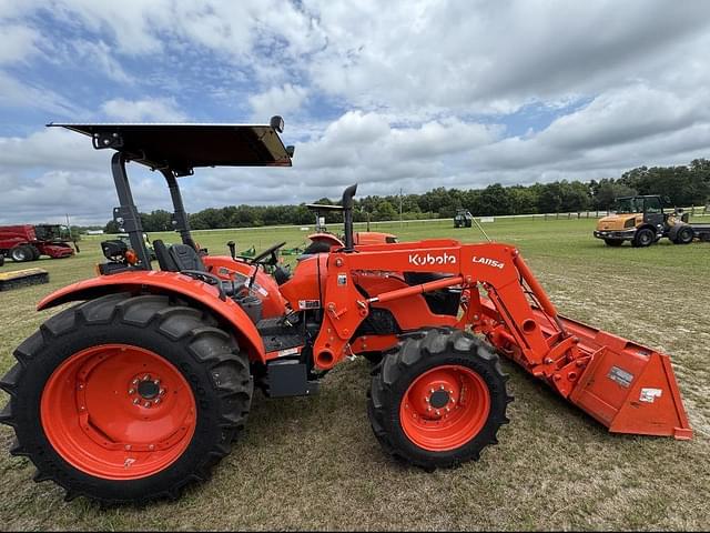 Image of Kubota M7060 equipment image 4