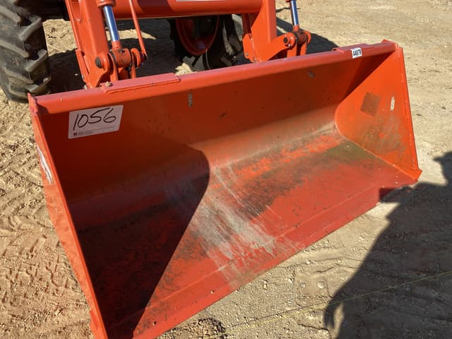 Image of Kubota M7060D equipment image 4