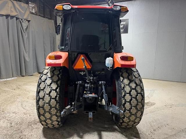 Image of Kubota M7060 equipment image 3