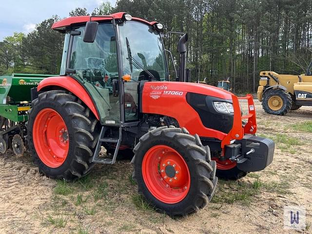Image of Kubota M7060 equipment image 2
