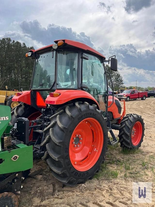Image of Kubota M7060 equipment image 4