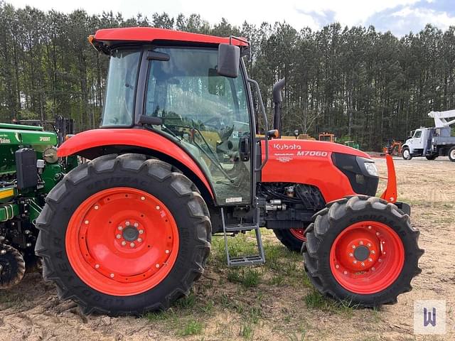 Image of Kubota M7060 equipment image 3