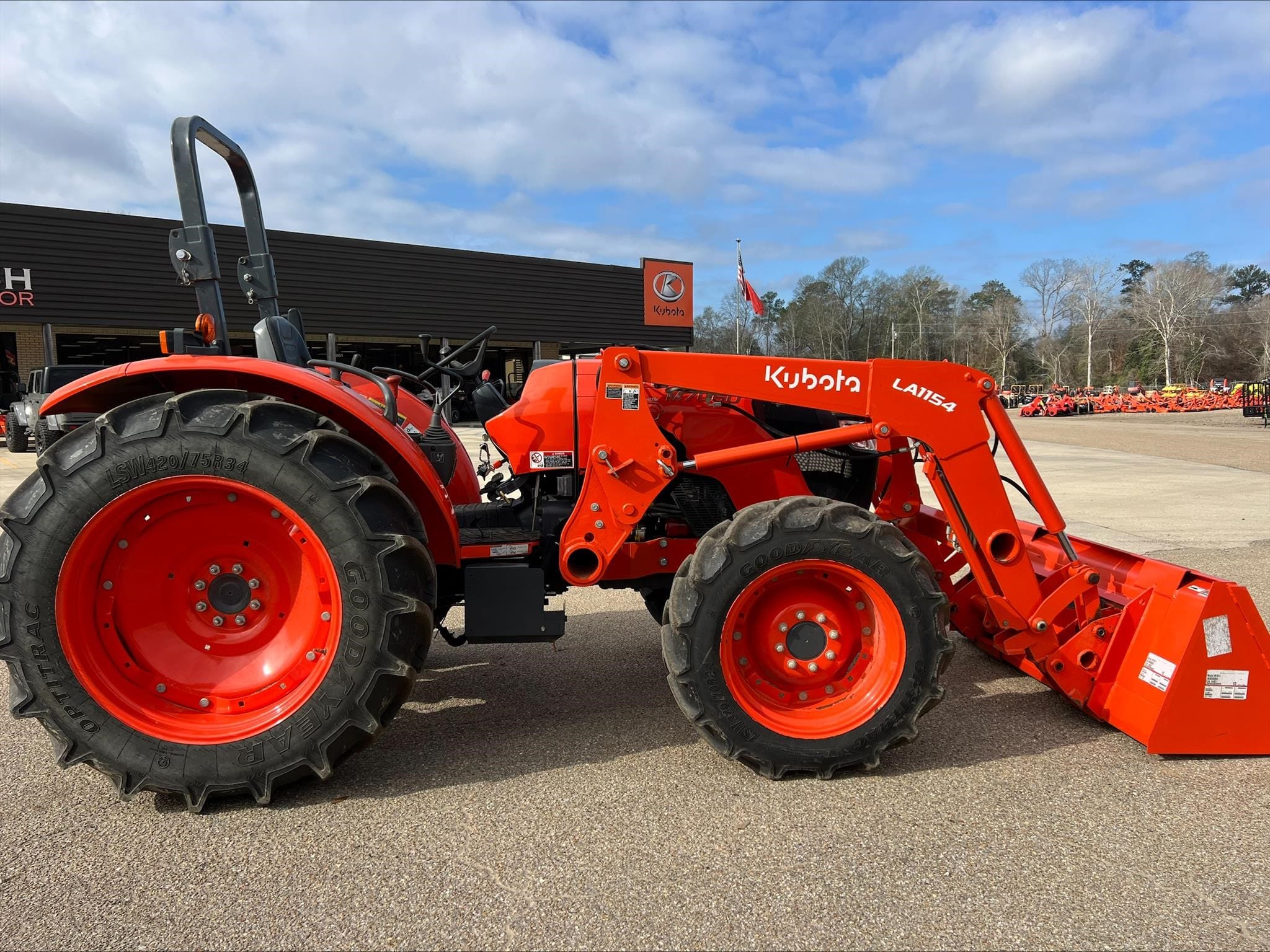 2022 Kubota M7060HD Equipment Image0