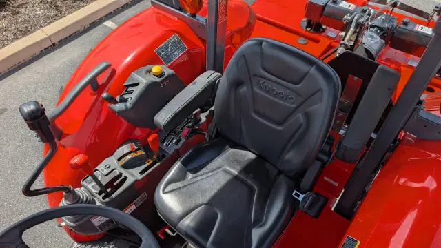 Image of Kubota M7060HD equipment image 3