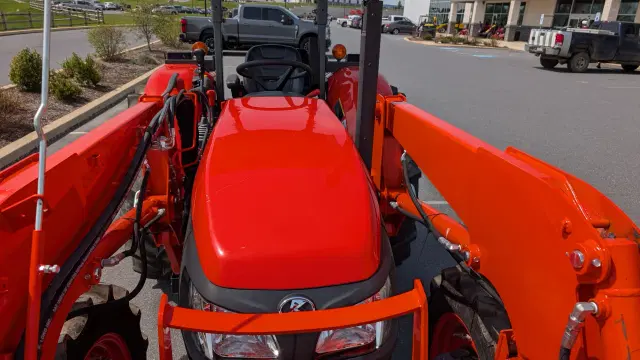 Image of Kubota M7060HD equipment image 4