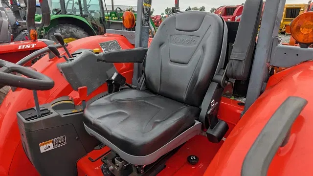 Image of Kubota M7060HD equipment image 2