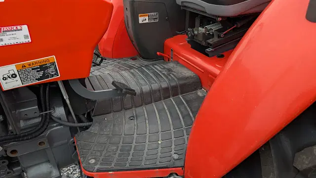 Image of Kubota M7060HD equipment image 3