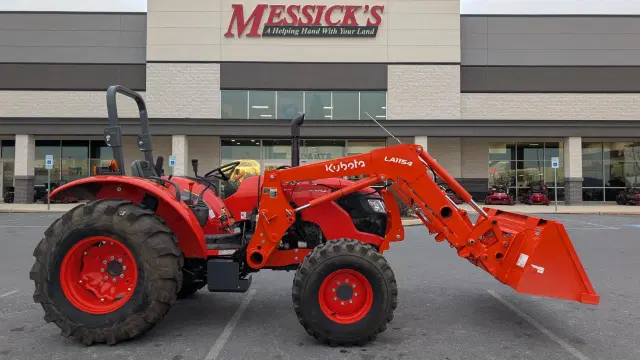 Image of Kubota M7060HD equipment image 4