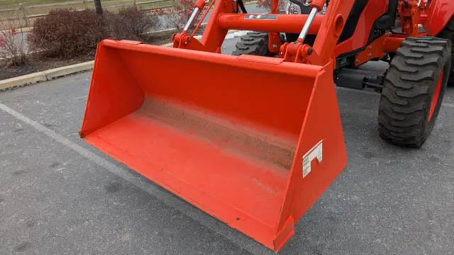 Image of Kubota M7060HD equipment image 2