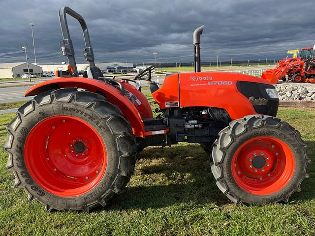 Image of Kubota M7060 equipment image 1