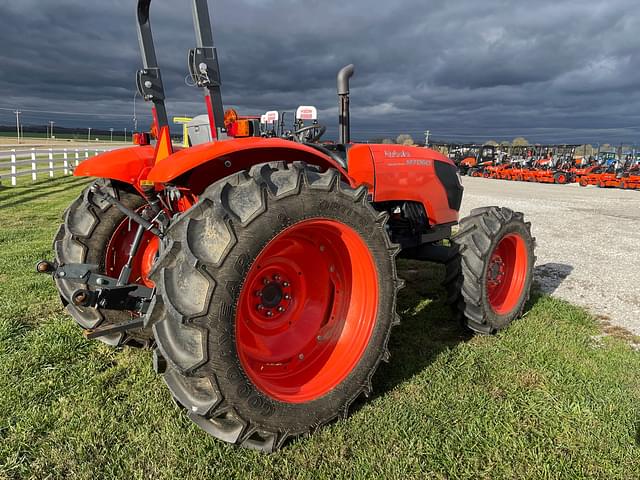 Image of Kubota M7060 equipment image 2