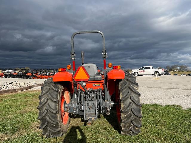 Image of Kubota M7060 equipment image 3