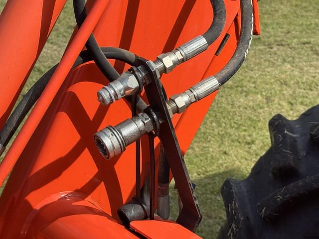 Image of Kubota M7060HD equipment image 2