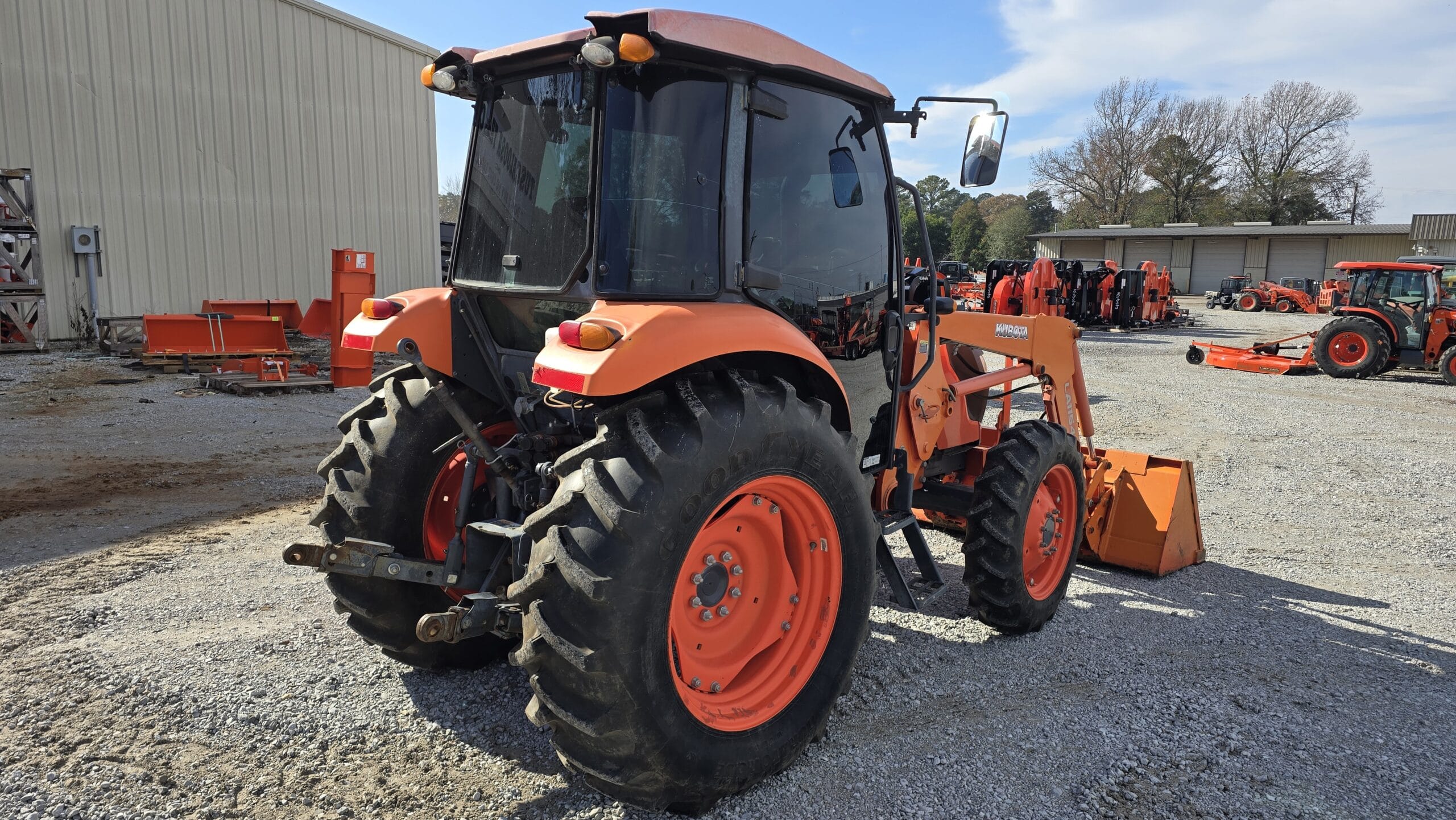 2016 Kubota M7060HDC Equipment Image0