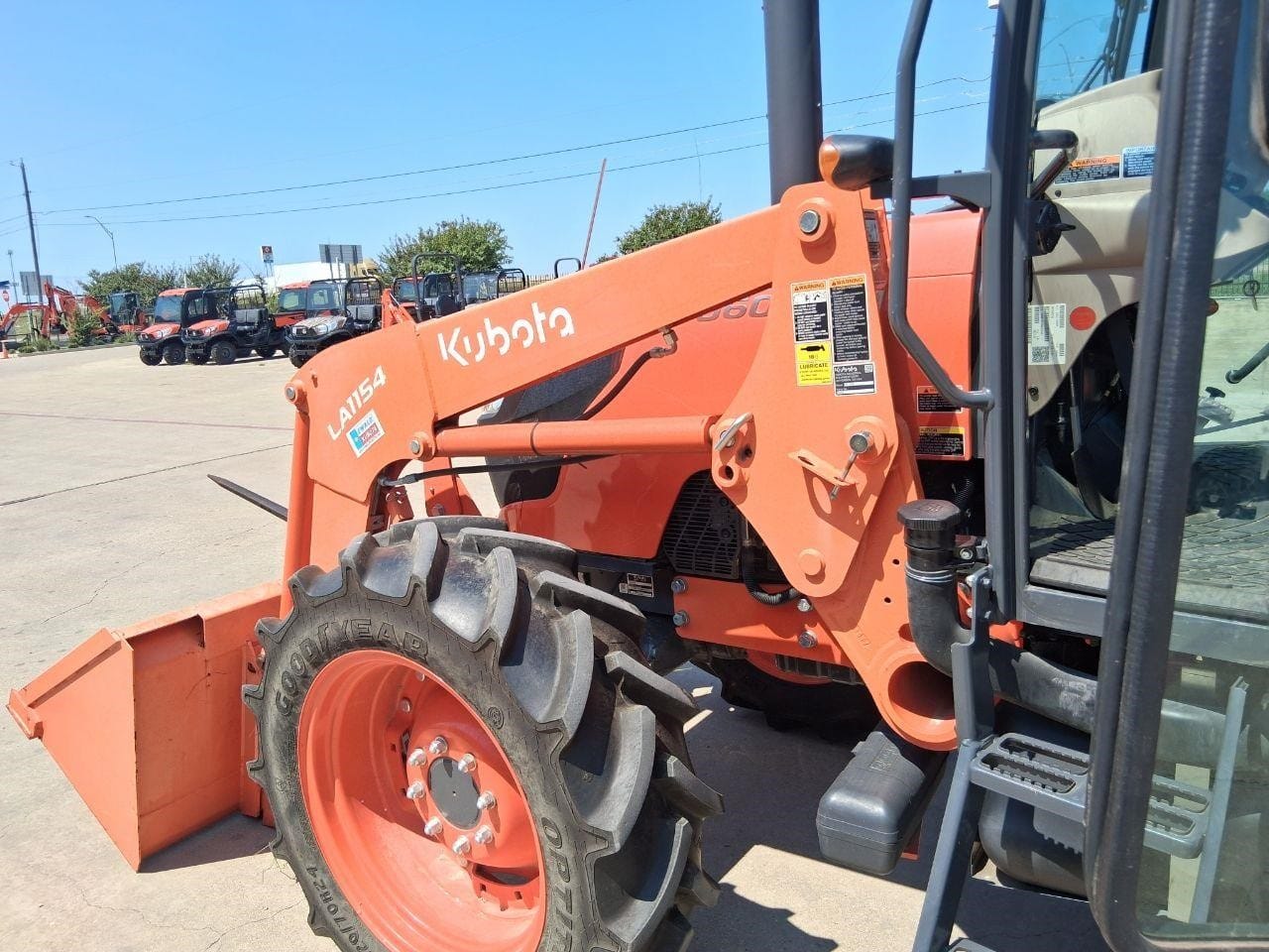 2021 Kubota M7060HDC Equipment Image0