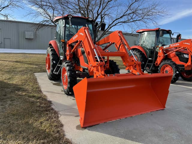 Image of Kubota M7060HDC12 equipment image 2