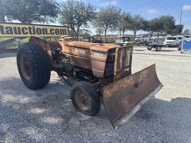 Image of Kubota M7500 equipment image 4