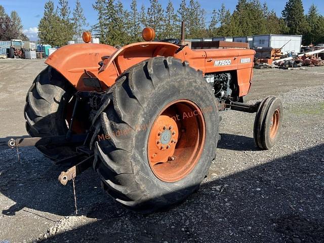 Image of Kubota M7500 equipment image 4