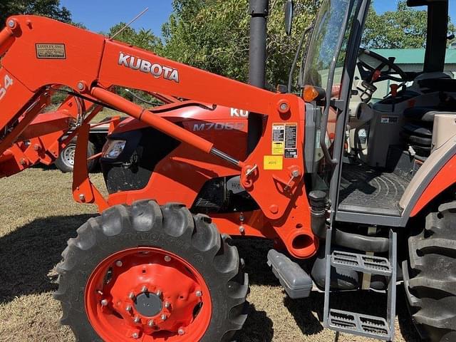 Image of Kubota M7060 equipment image 1