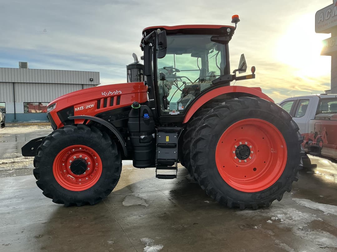 Image of Kubota M8-201 Primary image