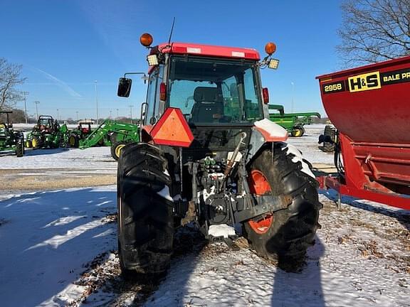 Image of Kubota M8200 equipment image 4